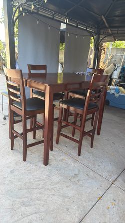 High counter Dining table and 4 Chairs