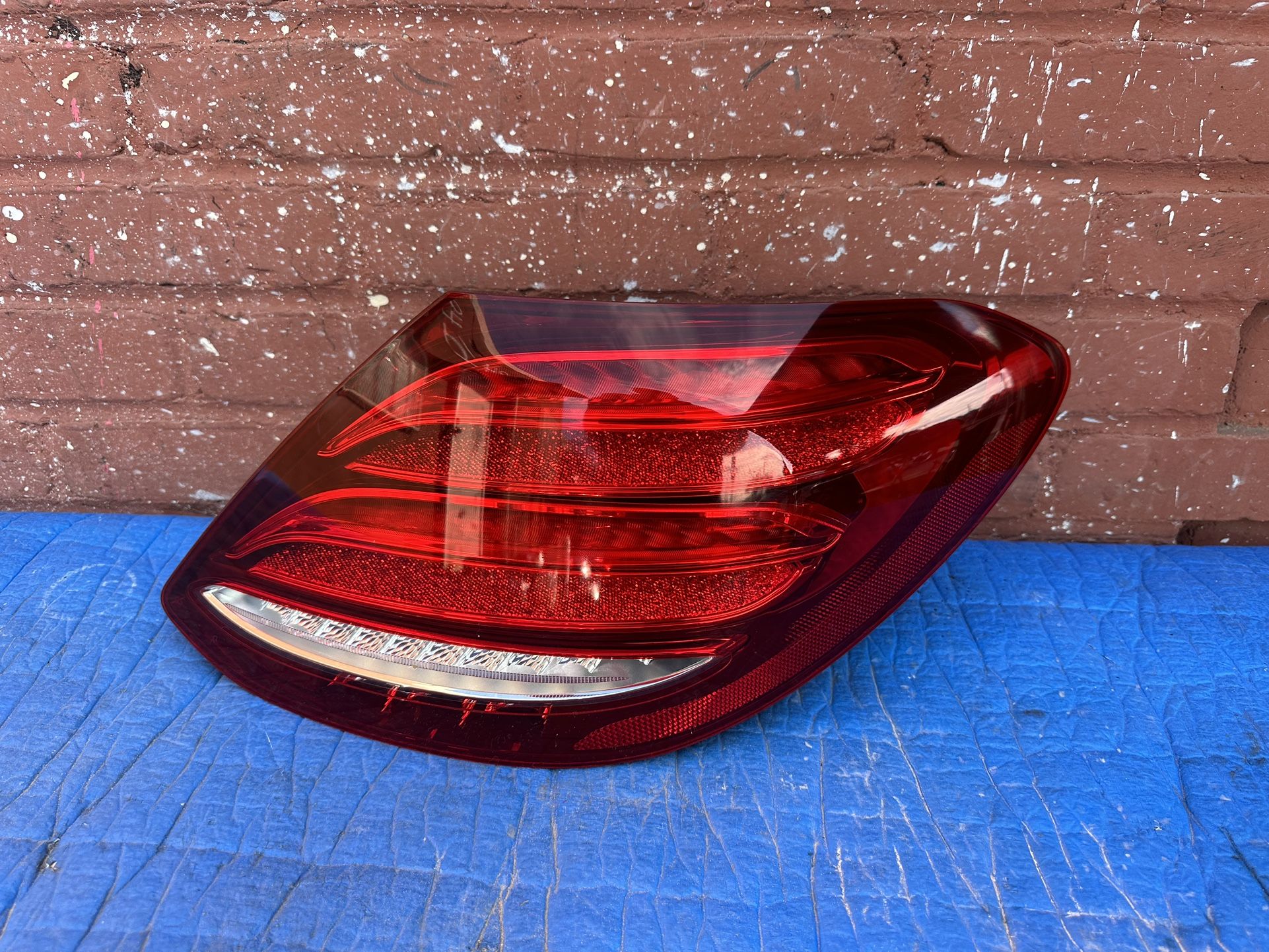 MERCEDES BENZ E300 TAIL LIGHT RIGHT 2017 2018 2019 2020 LED OEM