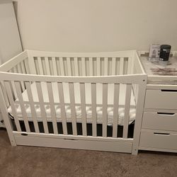 Graco Remi 4-In-1 Convertible Crib & Changer With Drawer (White) – GREENGUARD Gold Certified, Crib And Changing-Table Combo, Includes Changing Pad, Co