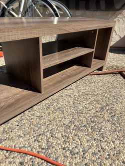 Open shelf tv stand