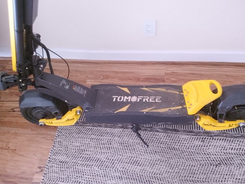 Tom free BEE Electric Scooter