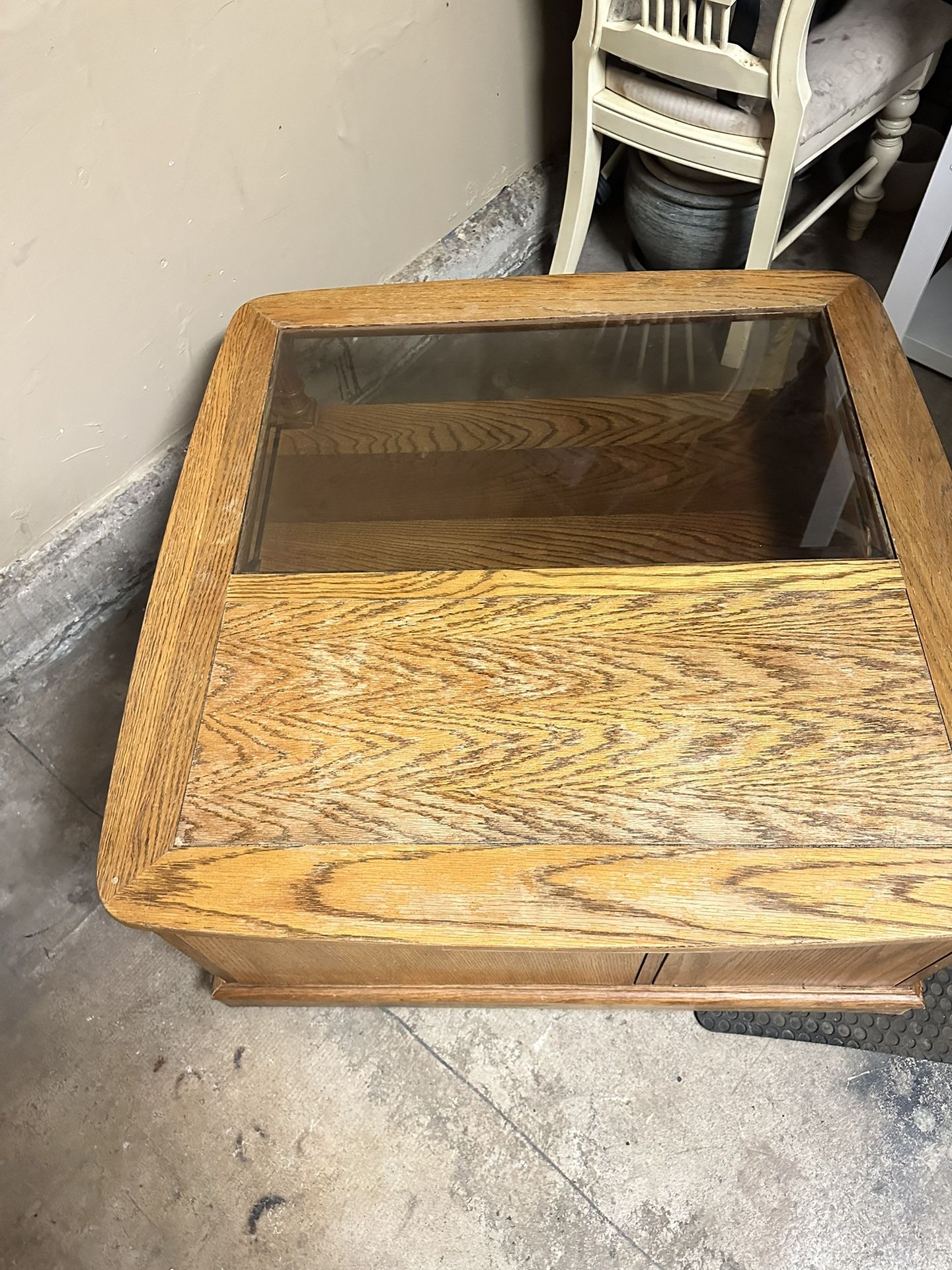 Coffee Table With Lots Of Storage