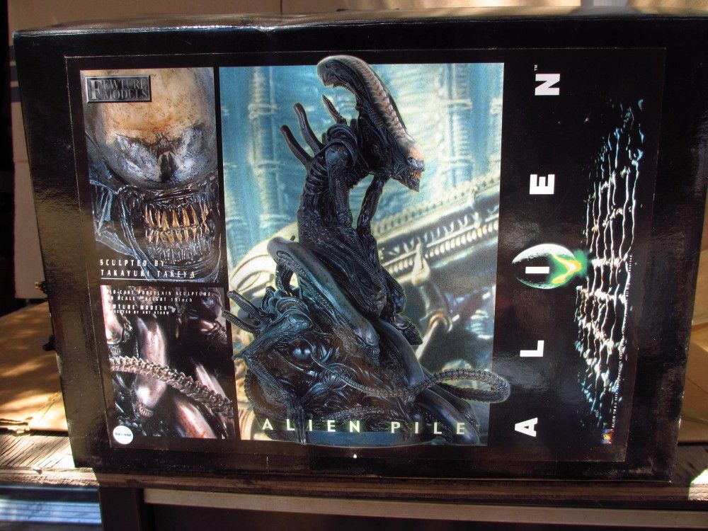 ALIEN PILE Statue Figure Sculpted By Takayuki Takeya