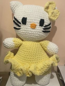 LARGE Hello Kitty Crochet