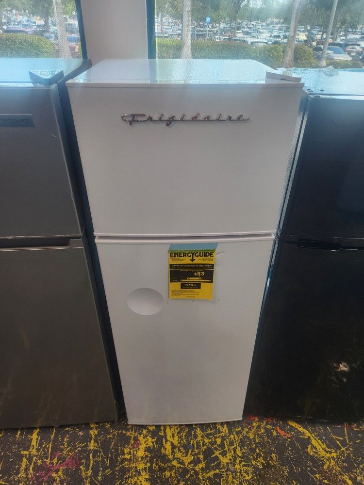 Final Sale Frigidaire 7.5 Cu Ft Top Freezer Refrigerator White