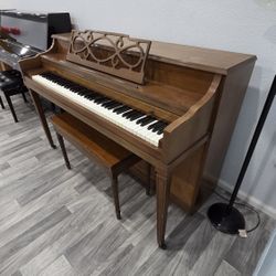 Free Upright Piano – Professional Delivery Required – No Pickup