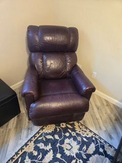 La-Z-Boy Leather Recliner Chair - Manual Footrest Lever