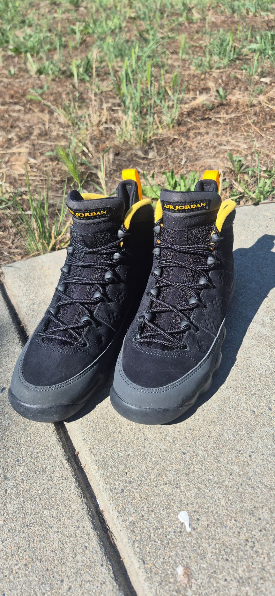 Retro 9 Dark Charcoal University Gold- Size 6Y