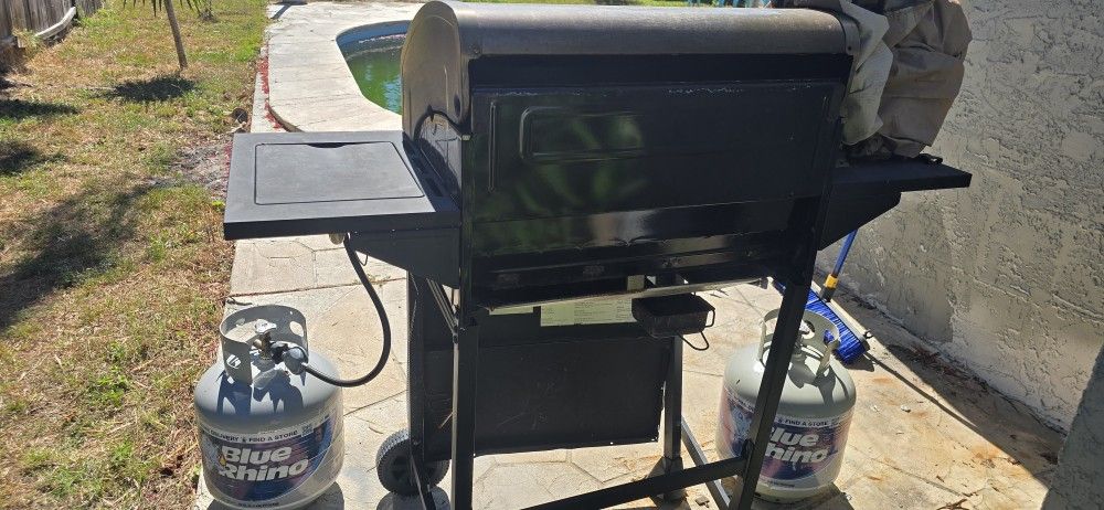 FREE GRILL !!!!  PICK UP IN PINELLAS PARK