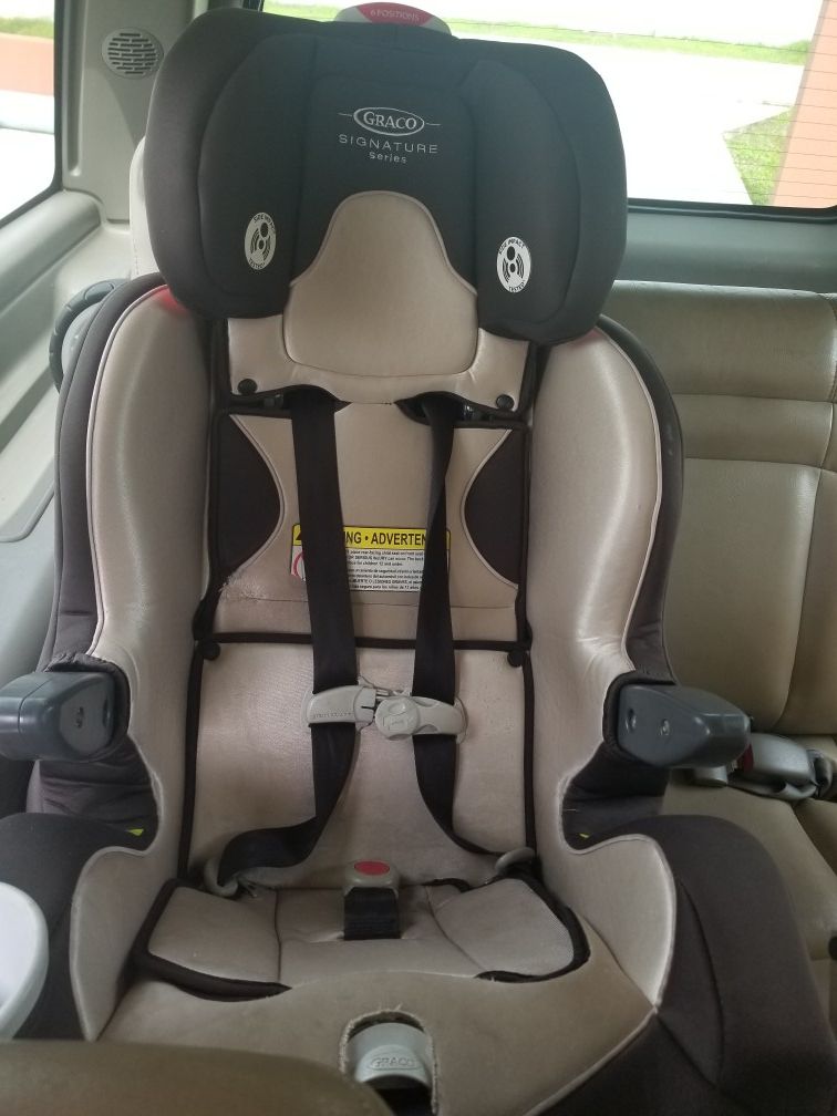 Free Graco convertible car seat .( expire)