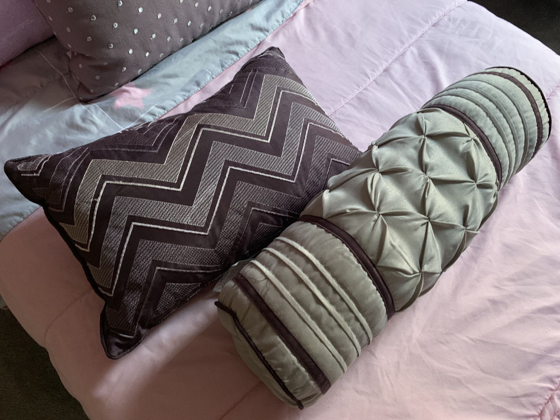 Set of 2 Madison Park purple and gray decor pillows