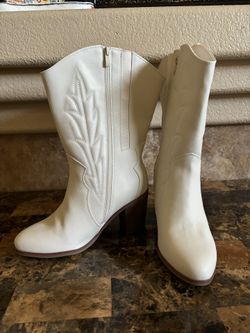 White/cream Western Bootie  (WW) - Torrid