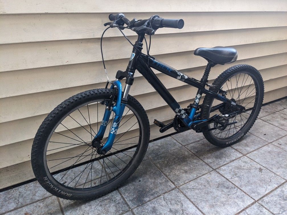 Trek 24" 21-Speed Hybrid Mountain / Road Bike - Light 12" Aluminum Frame - Front Shocks - TUNED - Comfort Seat (MSRP $320)
Kids/Youth Hybrid Bike