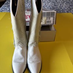 Dingo White Fringe  Cowhide Boot Women’s 8
