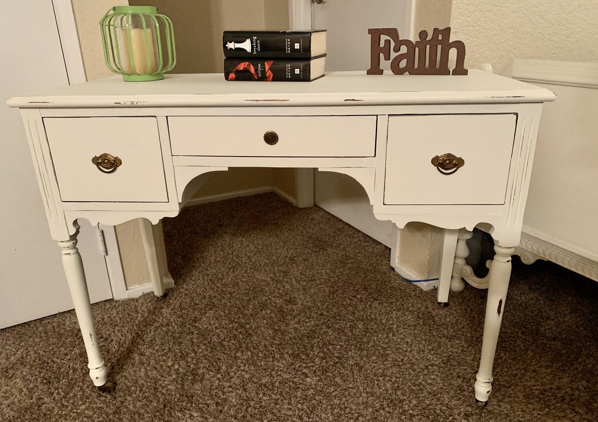 Antique Shabby Chic Cream Desk/Vanity / Entry Table