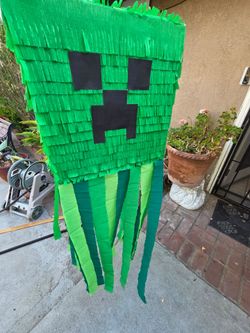 Glo's Custom Made Piñatas