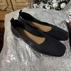 New Ladies Flat Shoes Color Flat Black Size 11 Regular 