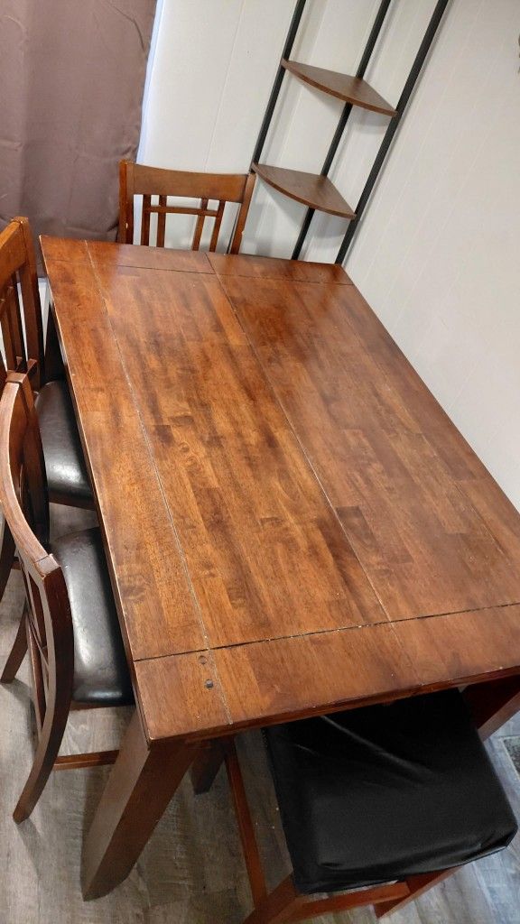 Dining Room Set . 5 Pieces