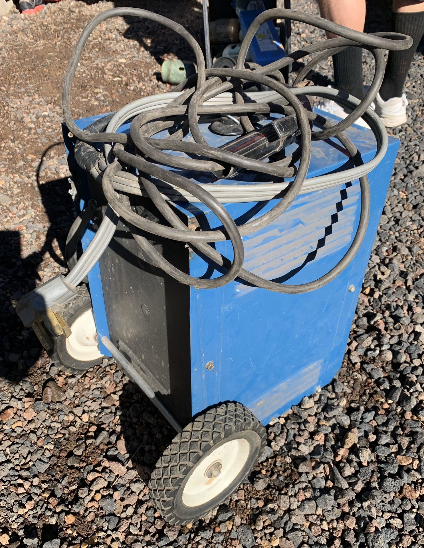 Miller Electric ThunderBolt 225V arc welder for Sale in Show Low, AZ
