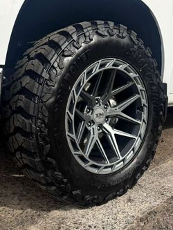 18x9 Rims and tires 35/1250/18