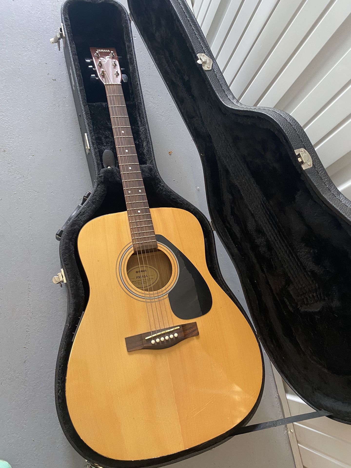 Yamaha Electric Acoustic Guitar With Case