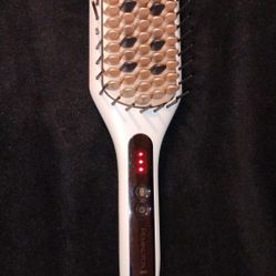 New Remington Shine Therapy Heated Straightening Brush

