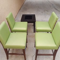4 Kitchen Seats & Table
