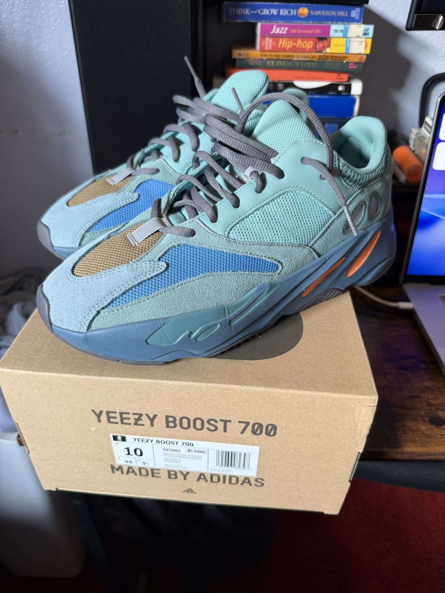 YEEZY 700 Adidas “Faded Azure”