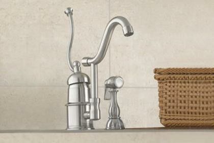 Justyna Countryside Single Lever Kitchen Faucet With Side Spray