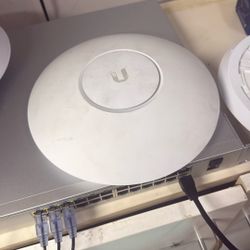 2x UniFi AC HD Access Points