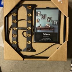 “HOME” Letters With A Photo Slot