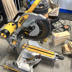 15 Amp DeWalt 12” Sliding Double Bevel Mitre Saw With Stand