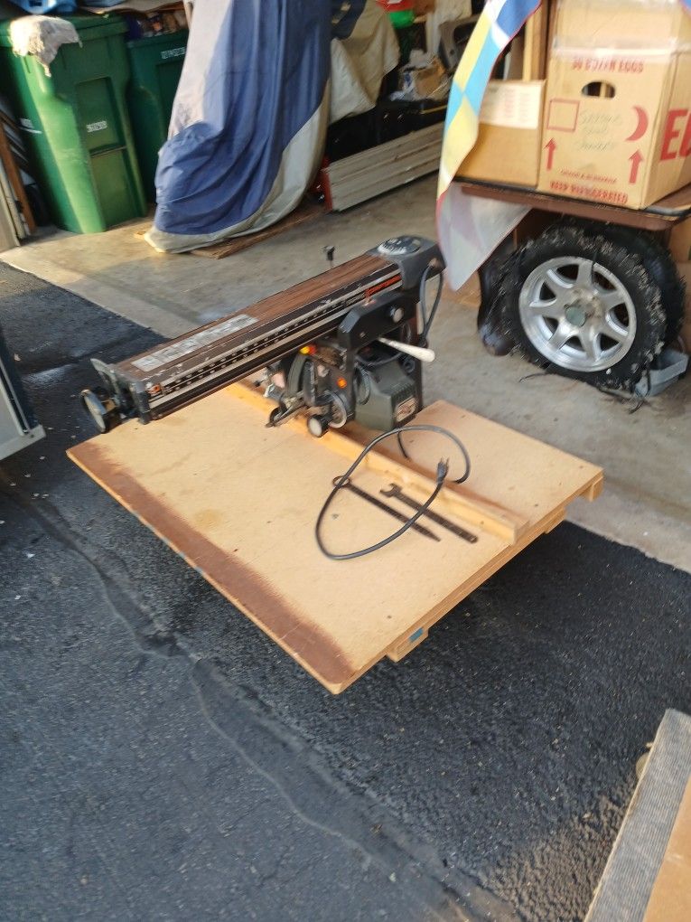 Radio alarm saw
