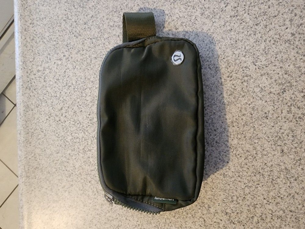 Lululemon Evreywhere Belt Bag 1L