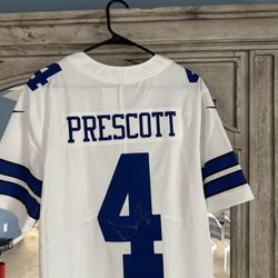 *Attention Cowboys fans - Autographed NEW Dak Prescott jersey*