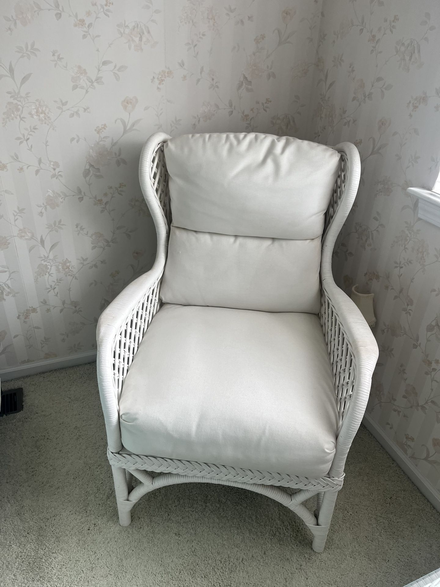 White Wicker bedroom furniture