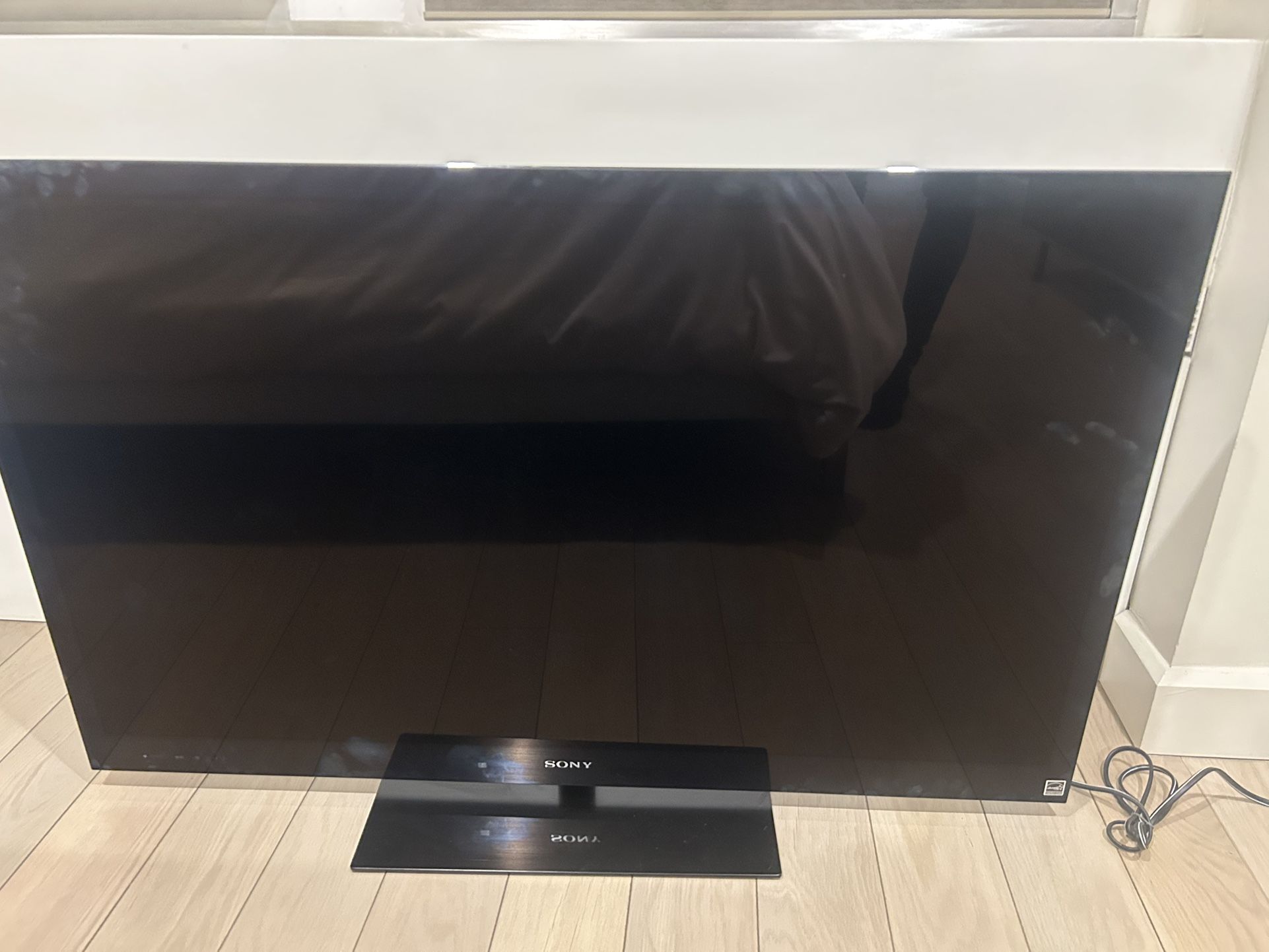 Sony Bravia HDTV with Wall Mount