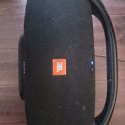 JBL BOOMBOX  WITH CASE