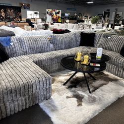 Gorogeus Sectional! $2199 🩷✨ Any Fabric & Color!