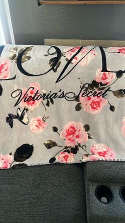 Victorias Secret Sherpa Throw Blanket