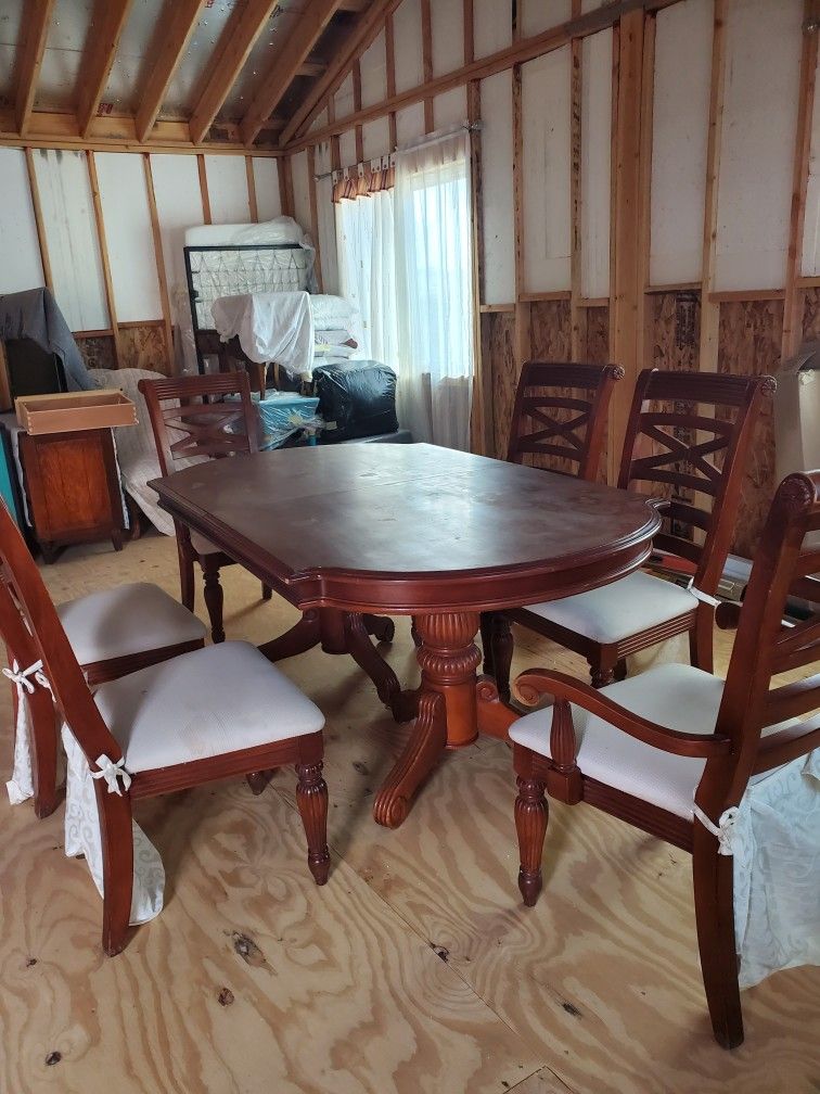 Table Whit 6 Chairs