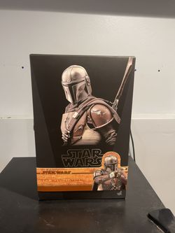 Mandalorian Hot Toys Figure