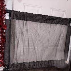 BABY GATE GOING FOR $65 (BRAND NEW )