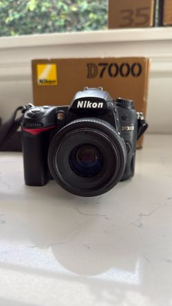 Nikon D7000 With Lens