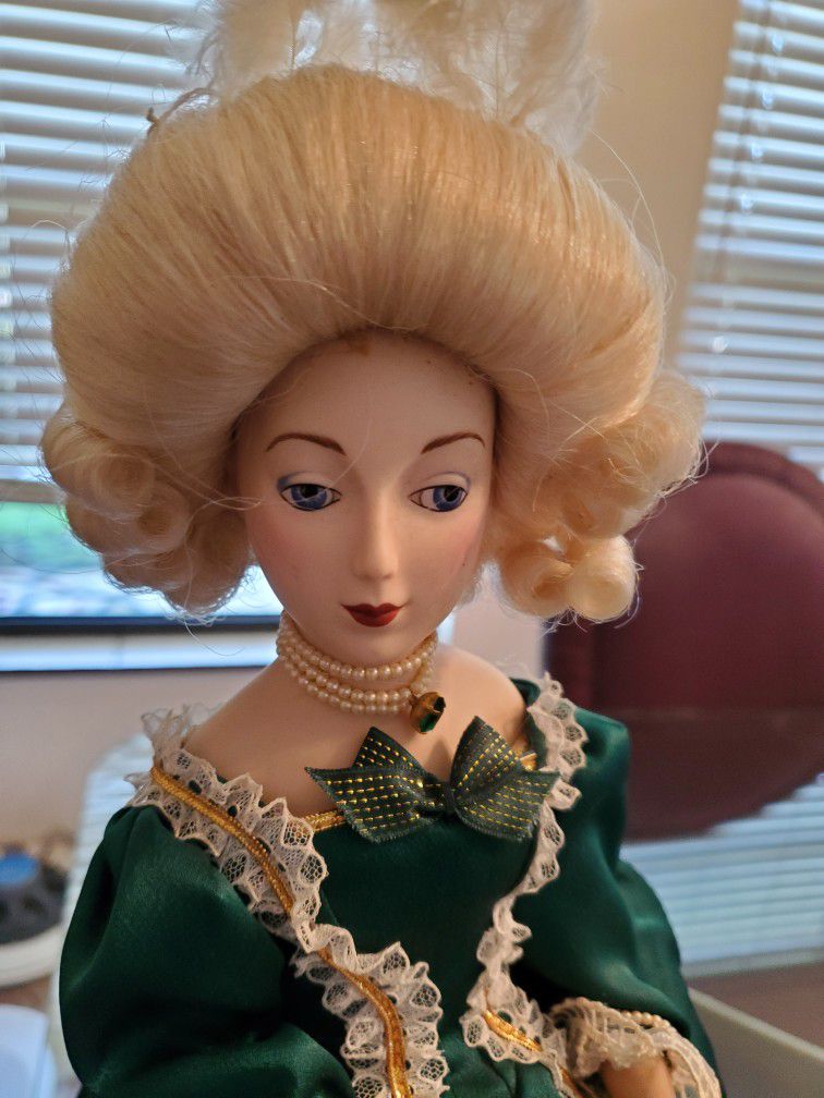 New Franklin Mint Porcelain Collector Doll  Madame Alexander 
