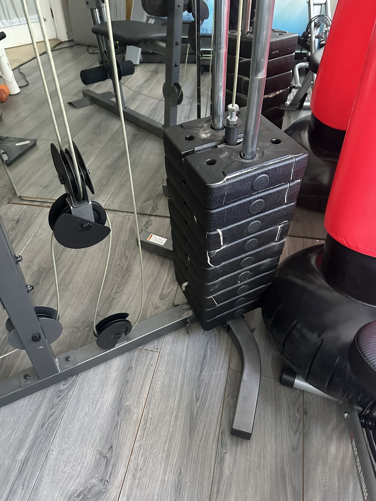 FULL GYM EXERCISE EQUIPMENT 