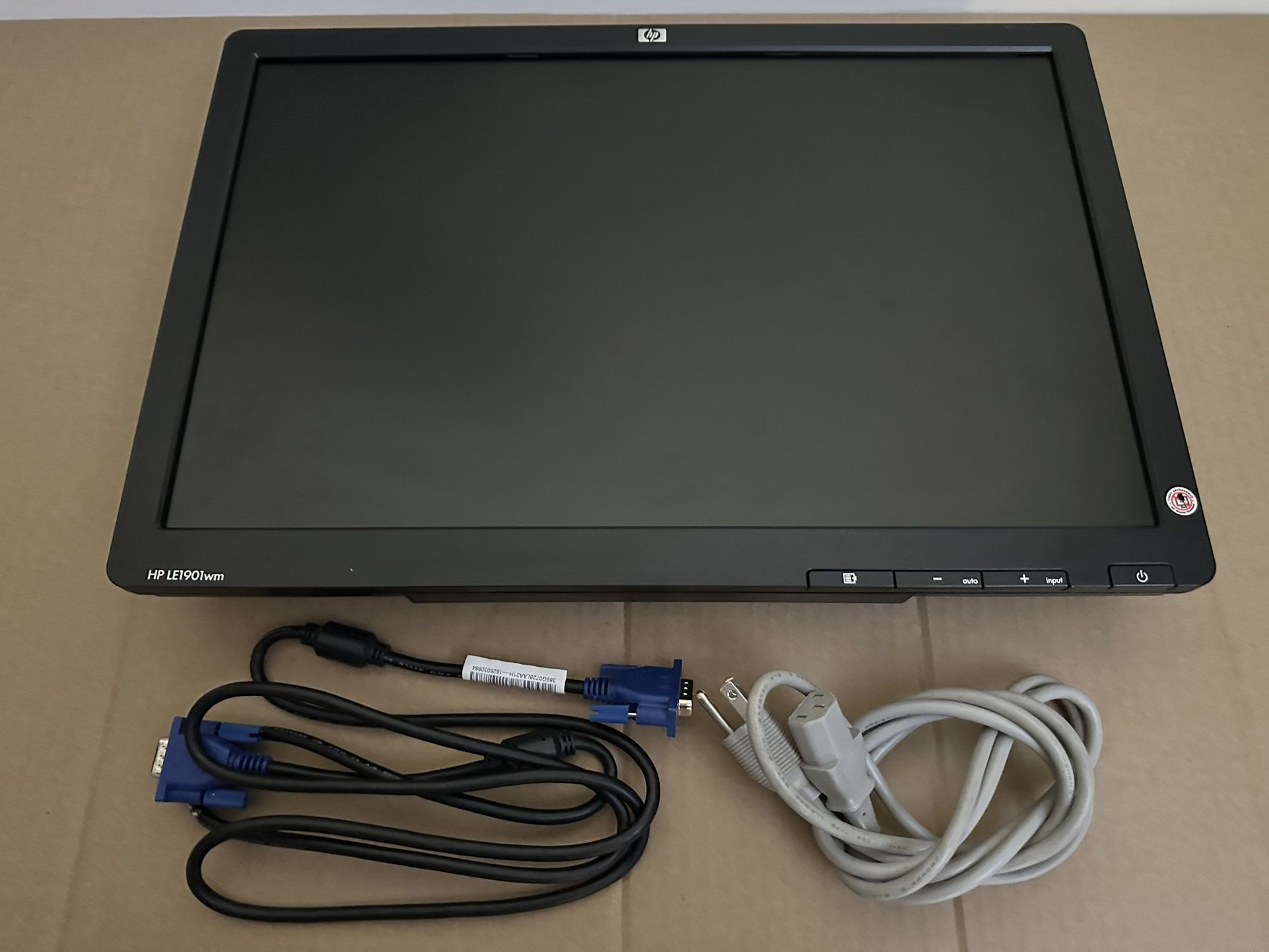 HP LE1901 Desktop Laptop Computer Monitor with cables