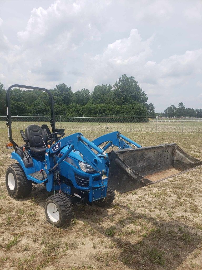 2021 LS MT125 TRACTOR 4X4 24.7HP YANMAR ENGINE WITH BUCKET ATTACHMENT!!! LIKE NEW 