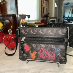 Brand New COACH Graffiti Large Clutch Pouch Wristlet 