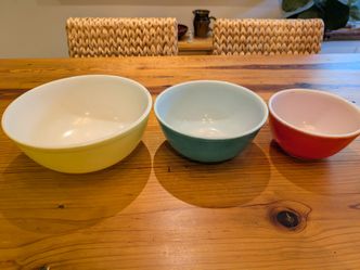 Vintage Pyrex Mixing Bowls